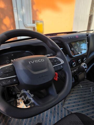 Piattaforma di lavoro su camion Cela DT 28