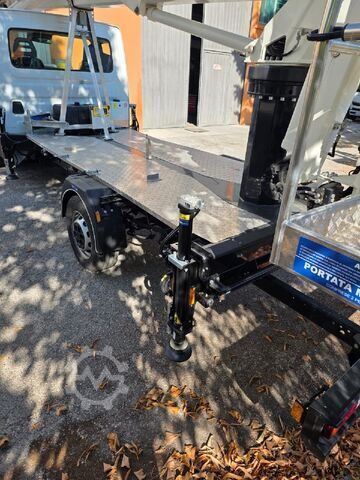 Piattaforma di lavoro su camion Cela DT 28