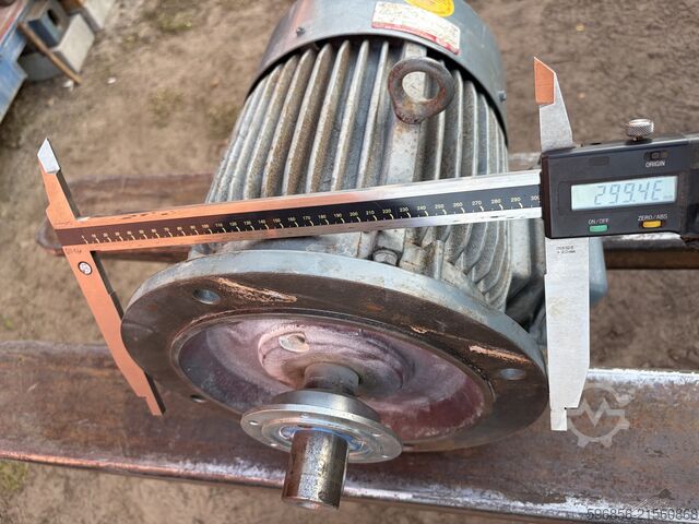 Silnik elektryczny Dietz FDR 132SB/2Q 7.5kW 2920rpm 380V B5 IP54 Silnik elektryczny Dietz FDR 132SB/2Q 7.5kW 2920rpm 380V B5 IP54 Silnik elektryczny Dietz FDR 132SB/2Q 7.5kW 2920rpm 380V B5 IP54