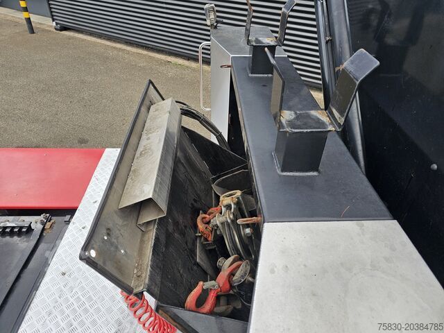 Vrachtwagen met kraan MAN TGX 37.480 8x2-6 / HMF 85 t/m CRANE / KRAN