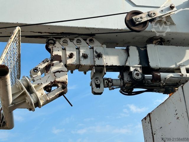 Autolaadkraan MERCEDES-BENZ 2632 HMK Dachdeckerkran 6x6