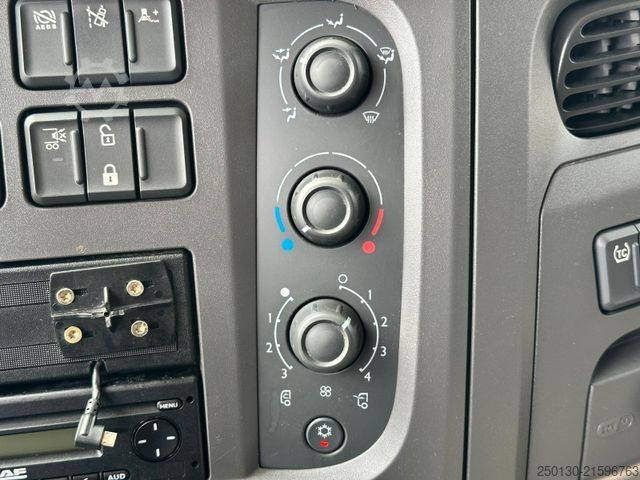 Vuilniswagen DAF LF250 FA 4x2 Hutton  Papierschredder