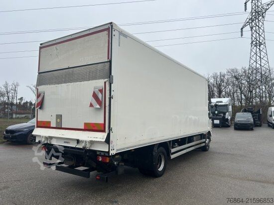 Vrachtwagen met bakwagen DAF LF 260 KOFFER+LBW