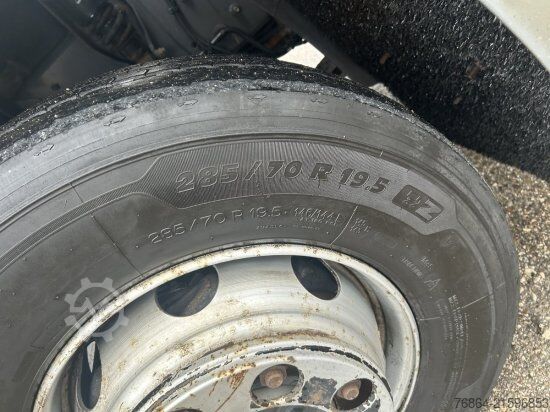 Vrachtwagen met bakwagen DAF LF 260 KOFFER+LBW