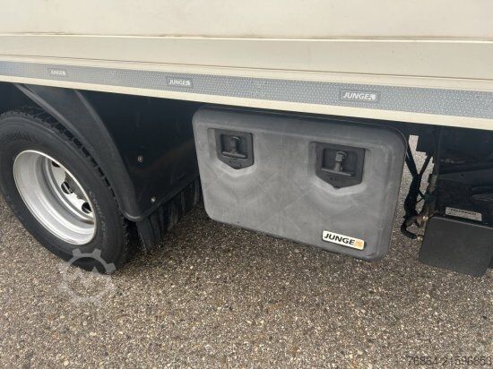 Vrachtwagen met bakwagen DAF LF 260 KOFFER+LBW