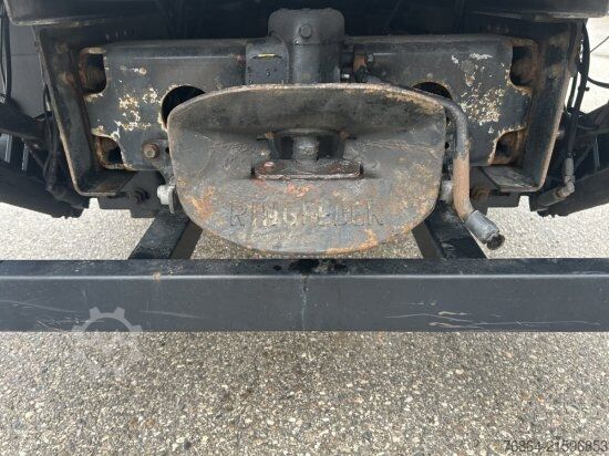 Vrachtwagen met bakwagen DAF LF 260 KOFFER+LBW