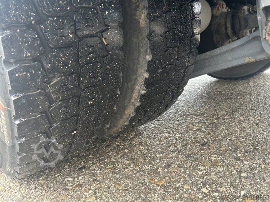 Vrachtwagen met bakwagen DAF LF 260 KOFFER+LBW