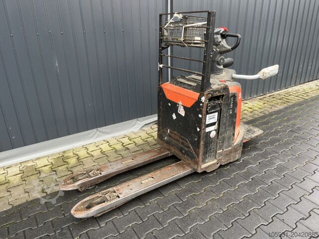 Electric Pallet Truck Toyota LPE200
