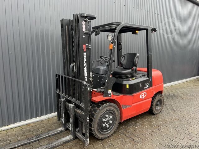 Electric 4-wheel forklift EP EFL302