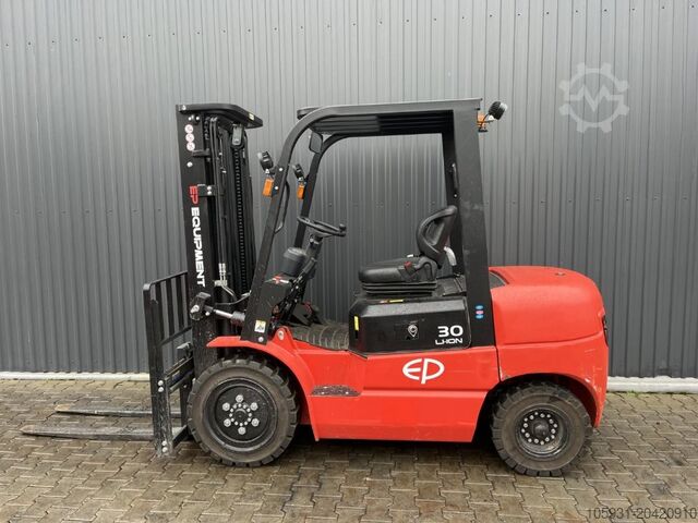 Electric 4-wheel forklift EP EFL302