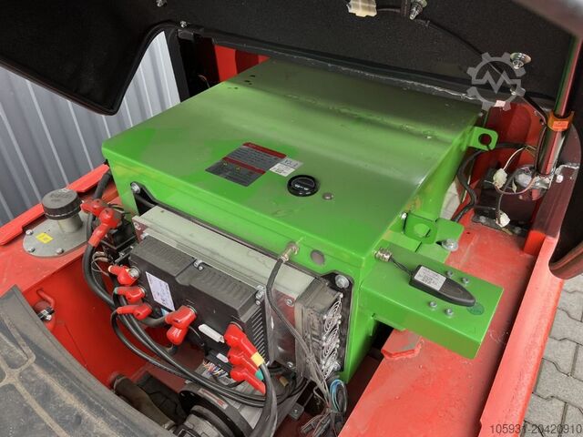 Electric 4-wheel forklift EP EFL302