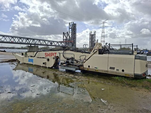 Material handler Sennebogen 830 E K17 (only upperstructure with damaged cabin)