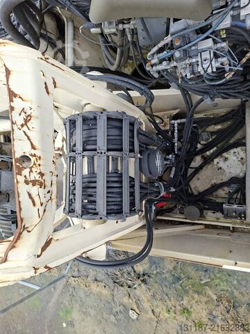 Material handler Sennebogen 830 E K17 (only upperstructure with damaged cabin)