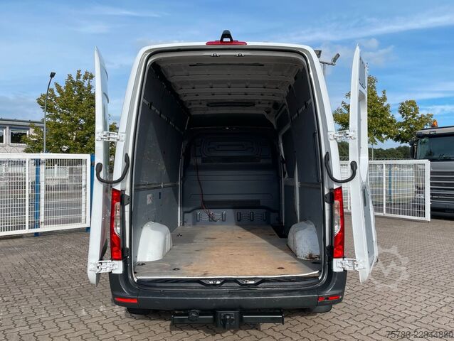 Furgon z wysokim dachem MERCEDES-BENZ Sprinter 316 CDI L2H2/ AC/ Navi/ Cam/ AHK 3.5t