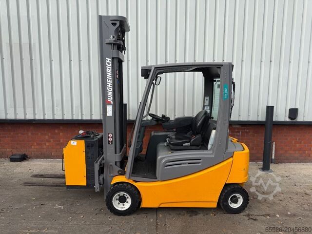 Elektromos négykerekű targonca Jungheinrich EFG 320 / 4586 Std.