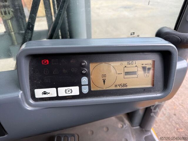 Elektromos négykerekű targonca Jungheinrich EFG 320 / 4586 Std.