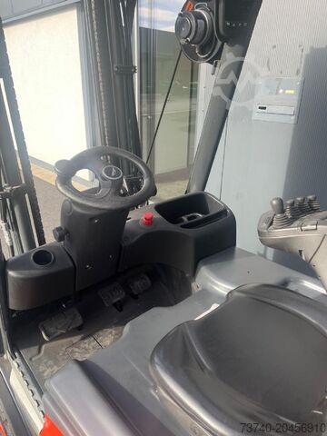 Elektromos háromkerekű targonca Linde E20L-02