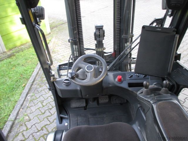 Stivuitor electric cu 4 roți Linde E25L-01