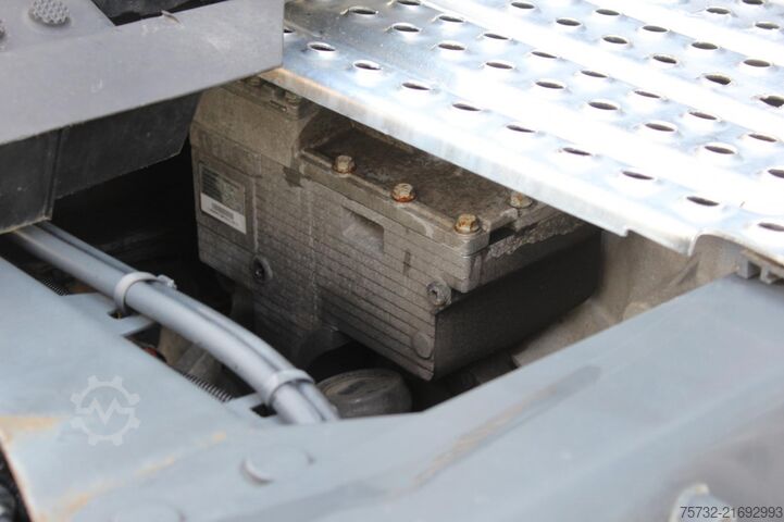 Volume tractor unit Renault T480 Retarder Hi-Sleeper 2 Tanks Alu-Felgen