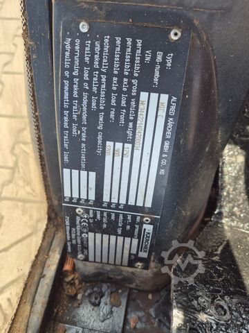 Tractor municipal Kärcher MIC 34C - TIPP TRAILER