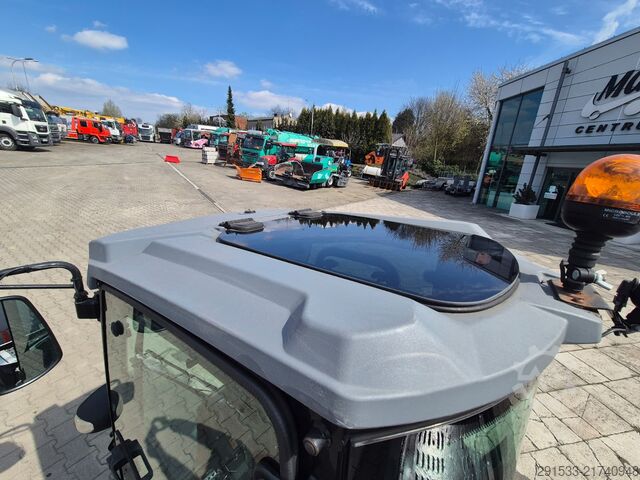 Tractor municipal Kärcher MIC 34C - TIPP TRAILER