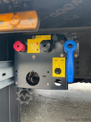 Semirimorchio con telone Schmitz Cargobull SCB S2 SCS 18/1-13.62 Curtainsider
