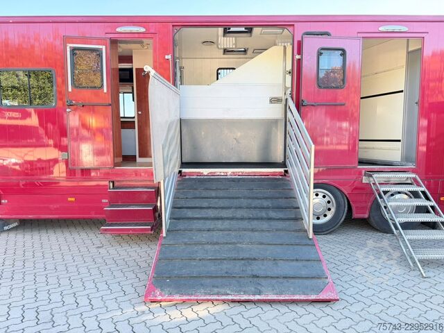 Camião para gado SCANIA P320 EHC Aufbau 6-7 Pferde Wohnung