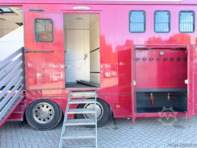 Camião para gado SCANIA P320 EHC Aufbau 6-7 Pferde Wohnung