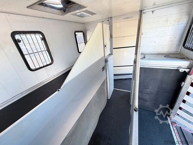 Camião para gado SCANIA P320 EHC Aufbau 6-7 Pferde Wohnung