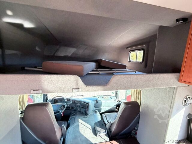 Camião para gado SCANIA P320 EHC Aufbau 6-7 Pferde Wohnung