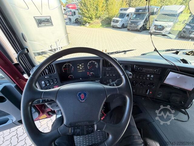 Camião para gado SCANIA P320 EHC Aufbau 6-7 Pferde Wohnung