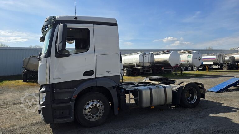 Standard nyergesvontató Mercedes Benz Actros 1845   MOTORSCHADEN