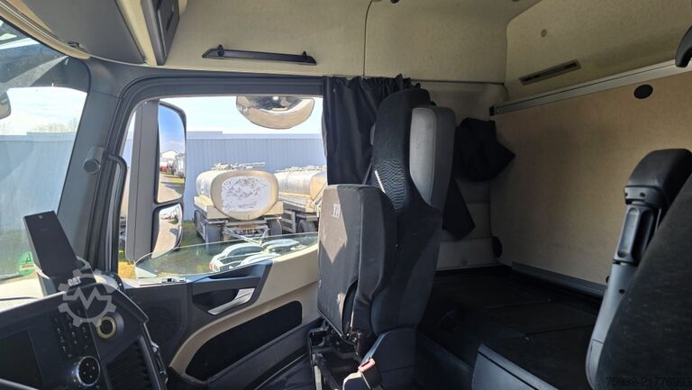 Standard nyergesvontató Mercedes Benz Actros 1845   MOTORSCHADEN