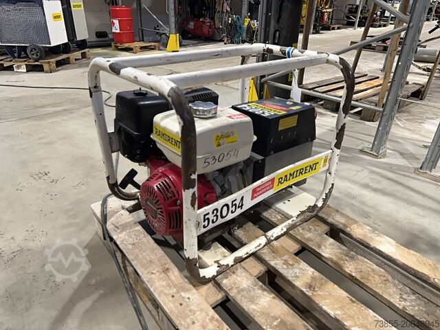 Stroomgenerator SDMO R7.5T Generator 4.8kW 400V, petrol