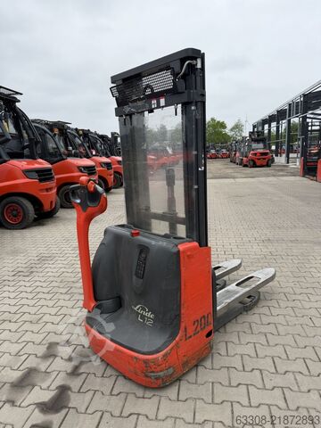 Kézi emelő Linde L12