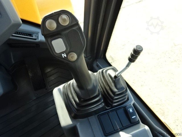 Încărcător pe roți VOLVO L30G Radlader 4x4 ALLRAD