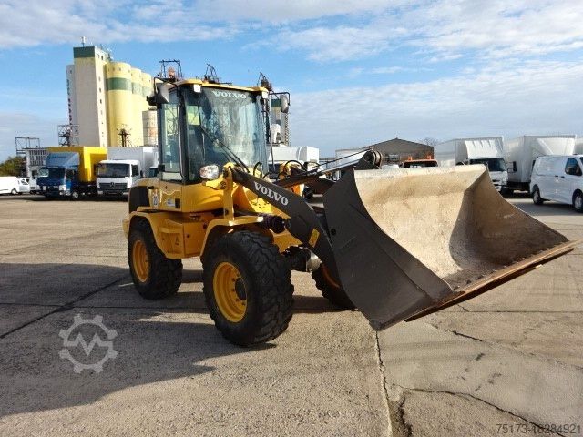 Utovarivač na točkovima VOLVO L30G Radlader 4x4 ALLRAD