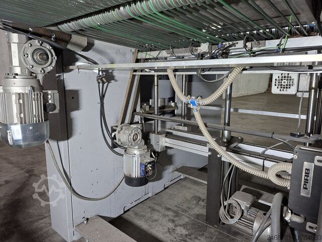 Řezačka Unicut 740 a stohovačka Unigraphica Unicut 740 i S-74-3