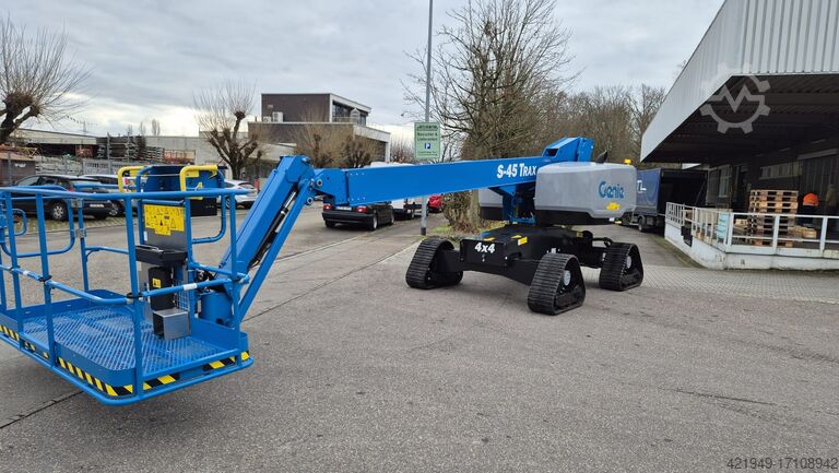 Teleskopická pracovní plošina Genie S-45 TraX