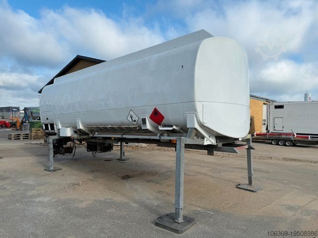 LKW mit Tankaufbau  HMK Bilcon 23.800 L ADR Tank