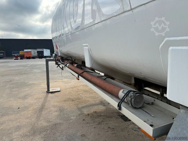 LKW mit Tankaufbau  HMK Bilcon 23.800 L ADR Tank