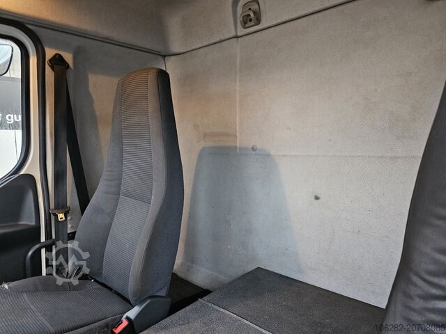 Lastbil med flak Volvo FL 240 4x2 16tons Seitentüren Koff