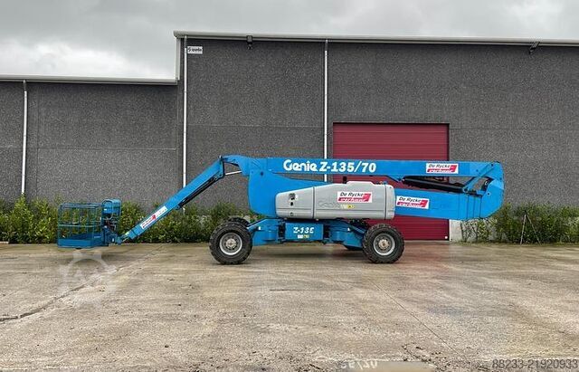 Articulated boom lift Genie Z135-70