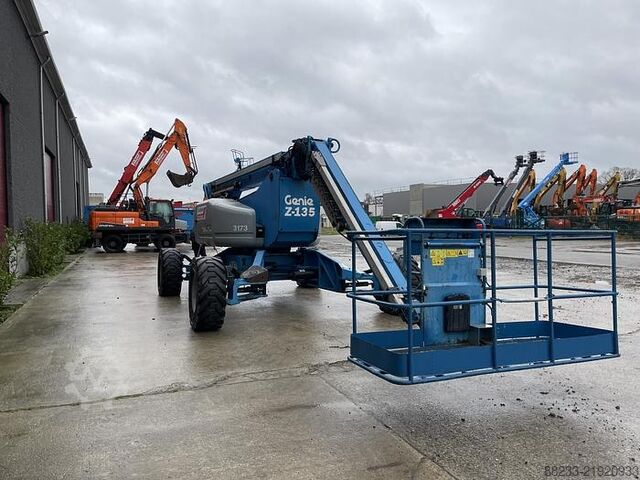 Articulated boom lift Genie Z135-70