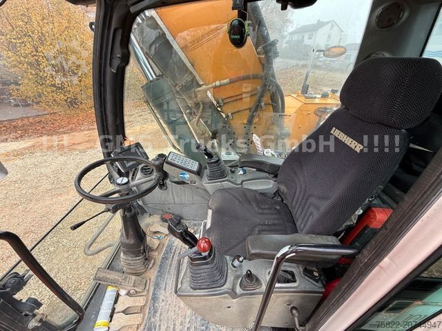 Mobile excavator LIEBHERR A 918 / Oil Quick / German