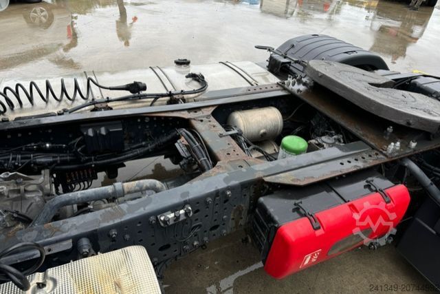 Véhicule tracteur volume IVECO Stralis 420 Mega