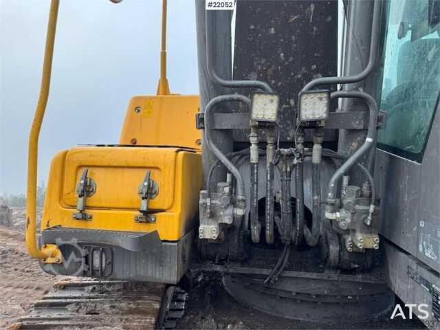 Crawler excavator Volvo EC 220 DL w/ rototilt, tooth tray and GPS.