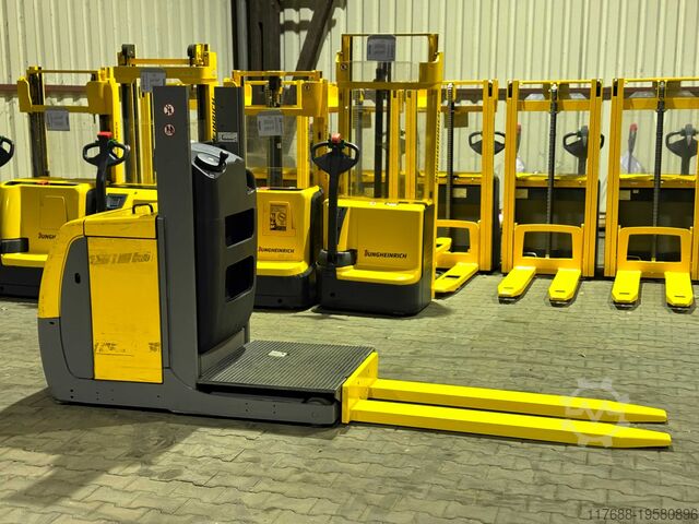 Κατακόρυφος συλλέκτης παραγγελιών Jungheinrich Elektro Kommissionierer - 2.400mm Gabeln - Service Neu