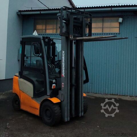 PB targoncák Jungheinrich TFG320