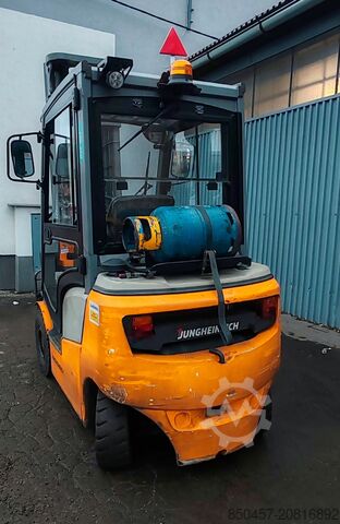 PB targoncák Jungheinrich TFG320